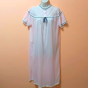 Vintage NYLFrance Josselyne baby pink nylon peignoir